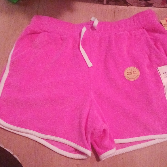 pink shorts with pockets - Picture 7 of 7